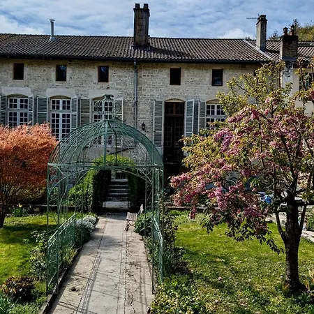 Le Val Du Roy Bed & Breakfast *